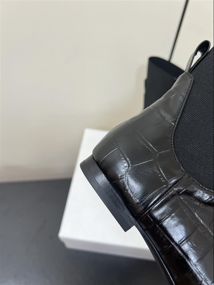 20251128174314489 370